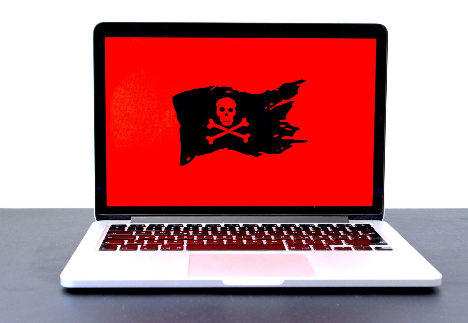 A Mendix SDK Primer — Part 2_image of a laptop with a red screen and a pirate flag indicating something didn't work out